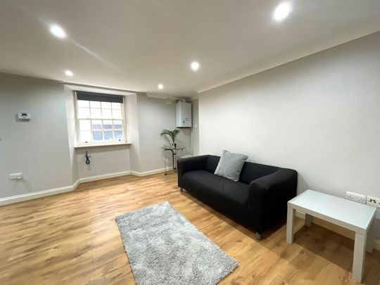 Magdalen St - One Bedroom Flat - Photo 1