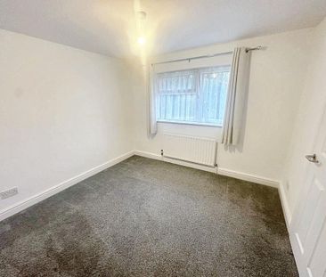 4 bedroom semi-detached house to rent - Photo 5