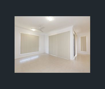 Spacious Family Living in a Prime Murrumba Downs Location - Photo 2