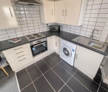 3 bedroom terraced house to rent - Photo 5