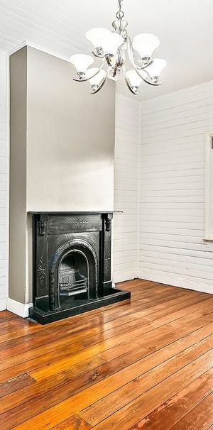 Older style neat and tidy three bedroom home - Photo 1