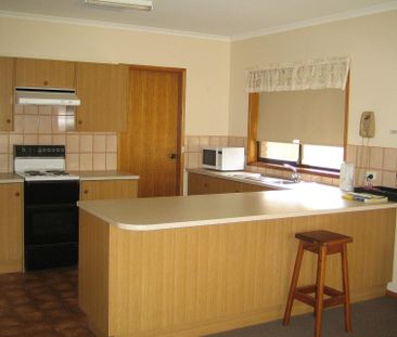 Neat & Comfortable 2br Unit in Handy Location - Photo 4