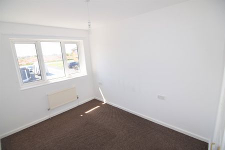 To Let 3 Bed Semi-Detached House - Photo 5