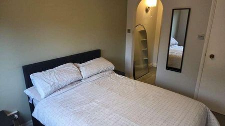 Harp Island Close, London, NW10 - Photo 2