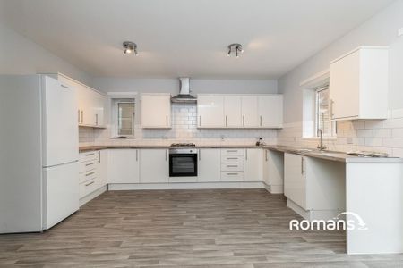 3 bedroom detached house to rent - Photo 2