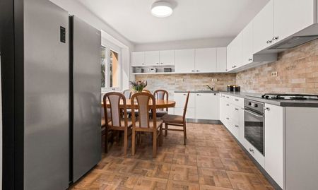 2 izbový byt BA – Rača - Cyprichova ul., ZARIADENÝ, 56 m2 + francúz.balkón. 2 samos. izby, veľká kuchyňa, TEHLA, vlastné Kúrenie - Photo 4