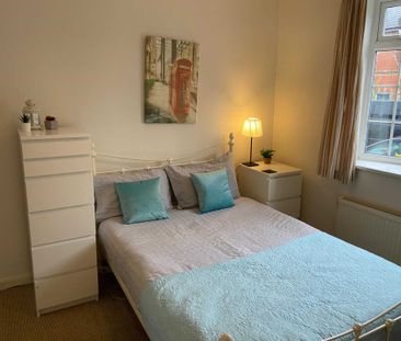 COUPLES WANTED! Room 1: 46 George Road, Guildford, GU1 4NR - Photo 2