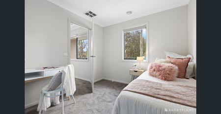 Stylish Family Living with Space and Comfort - Photo 5