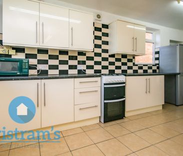 References Pending - 4 bed Detached House - Photo 5