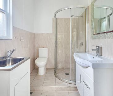 Three bedroom Home - Short Term Lease Only - Photo 4