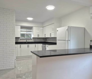 11166 80 Avenue, Delta - Photo 3