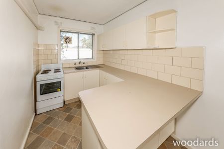 Bright and spacious 2-bedroom Hawthorn Apartment - Photo 3