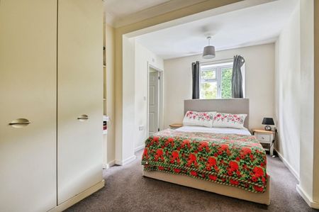 4 bedroom House To Let - Photo 5