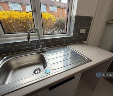 2 bedroom semi-detached house to rent - Photo 6