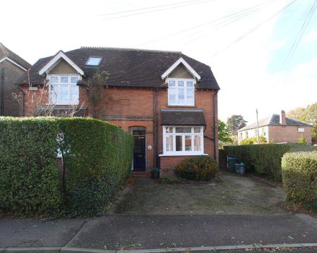 4 bedroom semi-detached house to rent - Photo 5