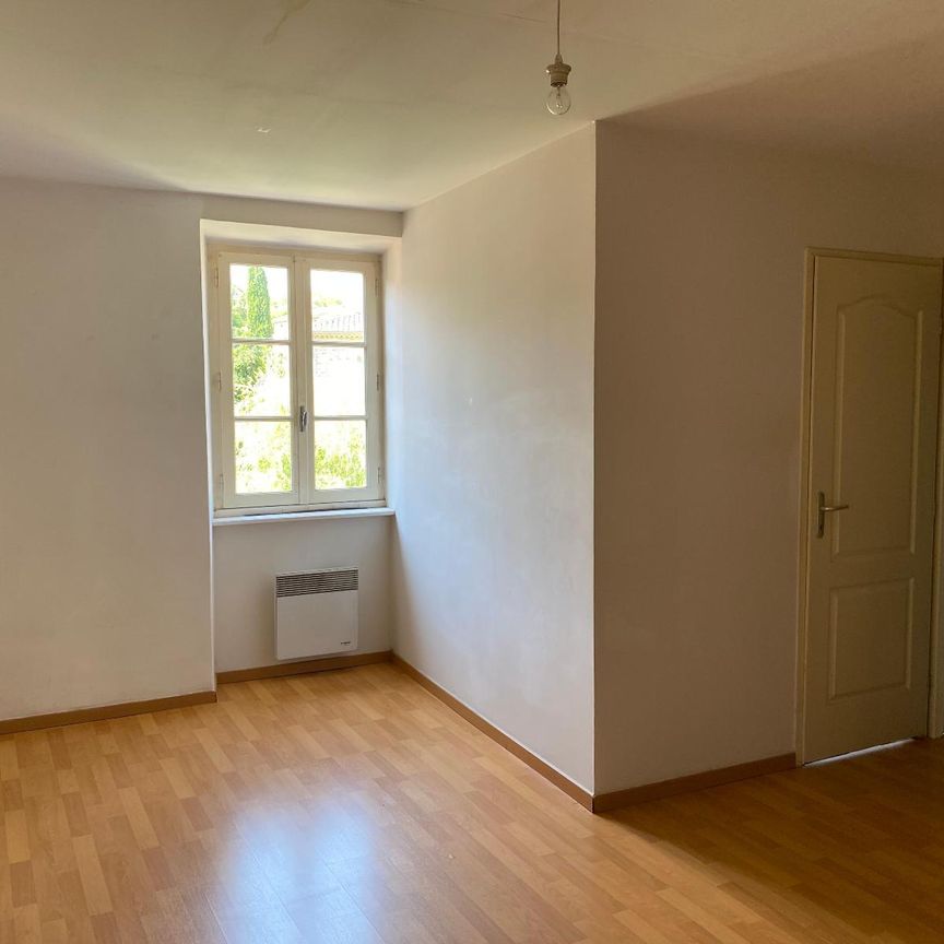 Location Appartement 3 pièces 78m² LES VANS 07140 - Photo 1