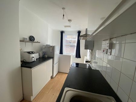 2 Bed Flat, The Grove, E15 - Photo 3