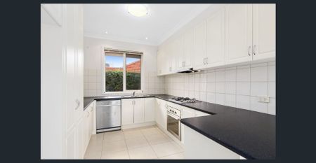 SPACE & CONVENIENCE IN IDEAL IVANHOE & HEIDELBERG LOCATION - Photo 4
