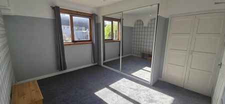 3 bedroom flat to rent - Photo 3