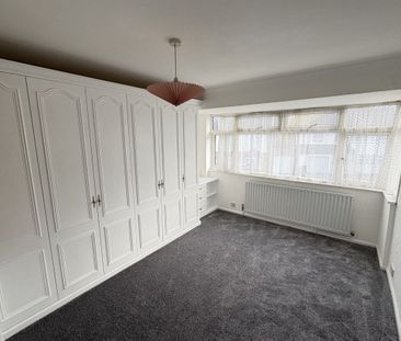 Melvyn Close - Photo 6