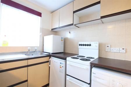 Cuthbury Gardens, Wimborne - Photo 4