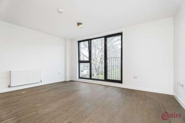 Frobisher Road, Crouch End, N8 - Photo 1