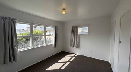 Like-New Stoke Stunner – Don’t Miss Out! - Photo 2