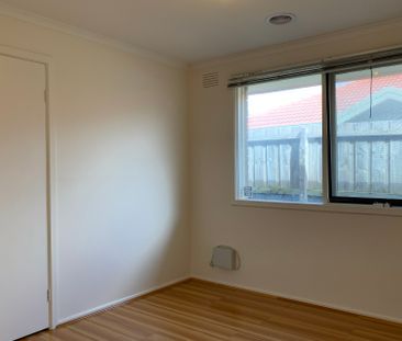 15 Binding Avenue, Cranbourne VIC - Photo 6