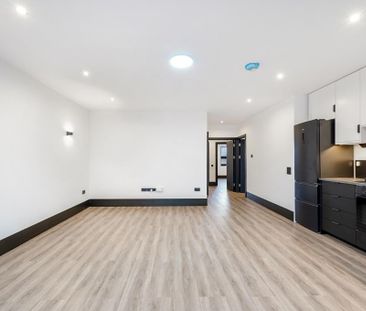 3 bedroom flat to rent - Photo 2