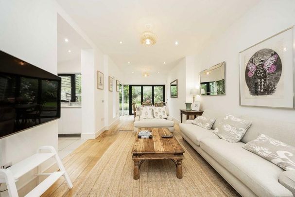 3 bedroom flat to rent - Photo 1