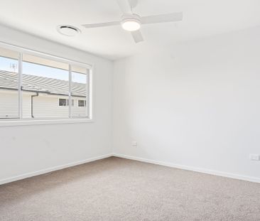 BRAND NEW THREE BEDROOM TOWNHOUSE - Photo 2