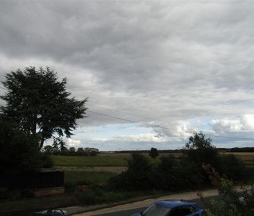 3 bedroom end of terrace house to rent - Photo 1
