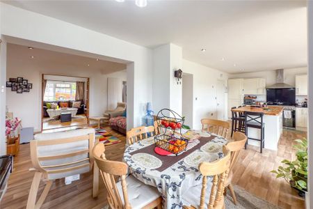 5 bedroom semi-detached house to rent - Photo 4