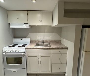 For Lease - 8 Poplar Plains Crescent Unit# B, Toronto, Ontario - Photo 2