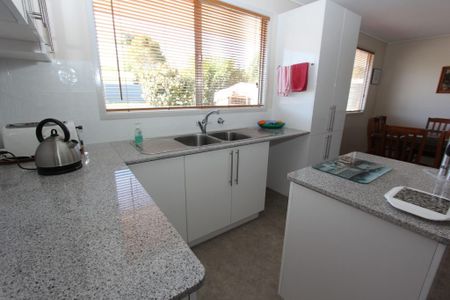 Tidy 3 Bedroom Home - Photo 2