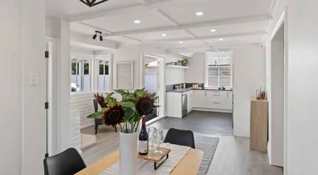 Fully renovated - 4 Bedroom Villa! - Photo 5