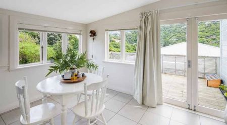 Charming Wadestown 3BR Home w/ Garden - Photo 4