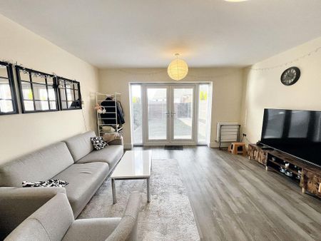 3 bedroom semi-detached house to rent - Photo 2