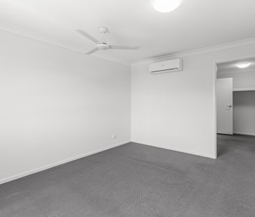 HUGE Townhouse with garden shed for storage!! - Photo 5