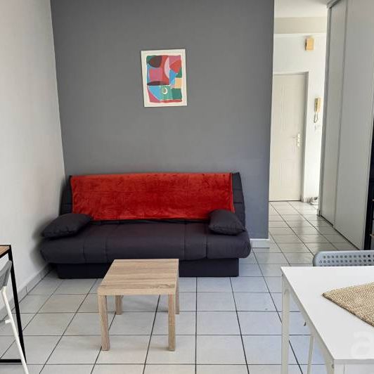 Appartement Niort Studio meublé 27 m2 - Photo 1