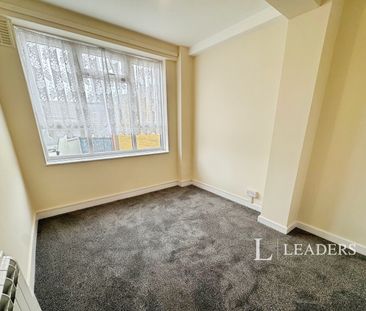 2 bedroom apartment to rent Terminus Road - Photo 2