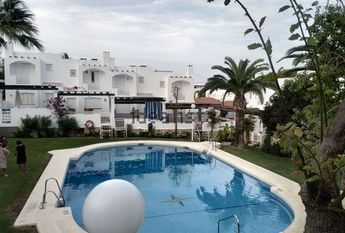 Alquiler de chalet adosado en Calle Embrujo, 1