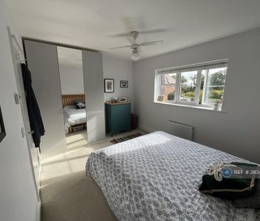 2 bedroom end of terrace house to rent - Photo 4