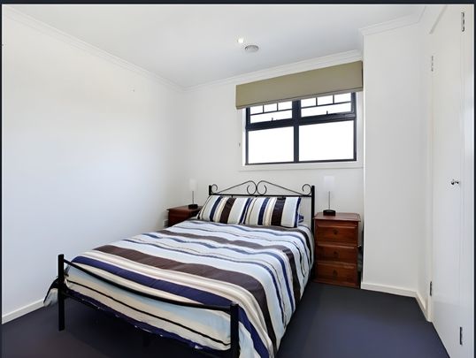 2/122 Ogilvie Street, Essendon - Photo 1