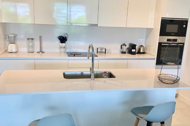 3 Bedroom Apartment For Rent in Estepona, Málaga - Foto 1