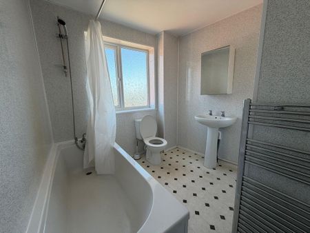 2 bedroom end of terrace house to rent - Photo 5