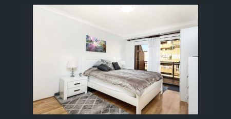 Spacious split level penthouse apartment in Kogarah CBD - Photo 4