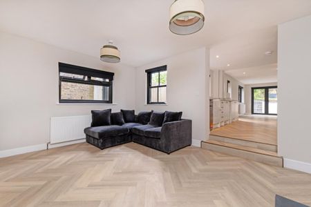 3 bedroom detached house to rent - Photo 2