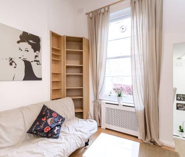 BILLS INCLUDED - Studio apartment to rent with large private terrace in Pimlico, London SW1V - Photo 1