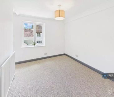 4 bedroom semi-detached house to rent - Photo 3
